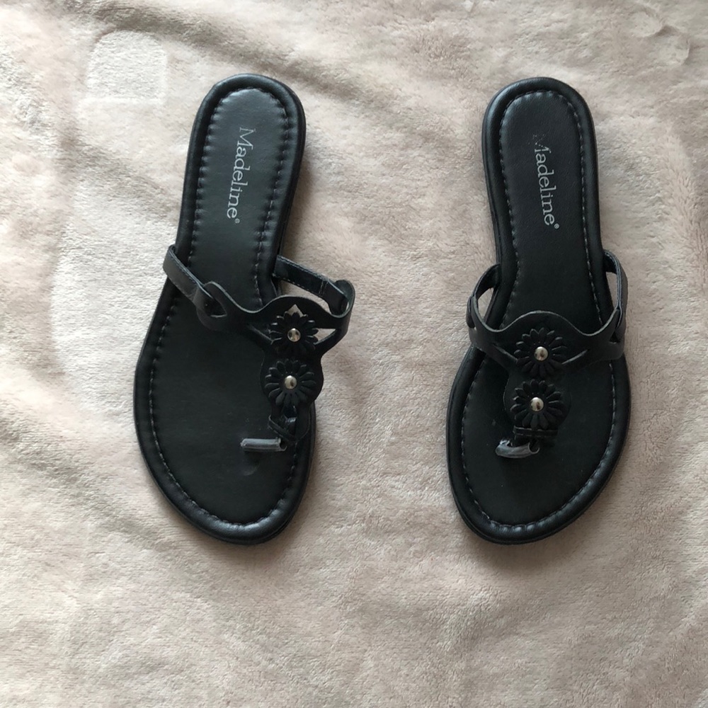Woman’s size 5 sandal